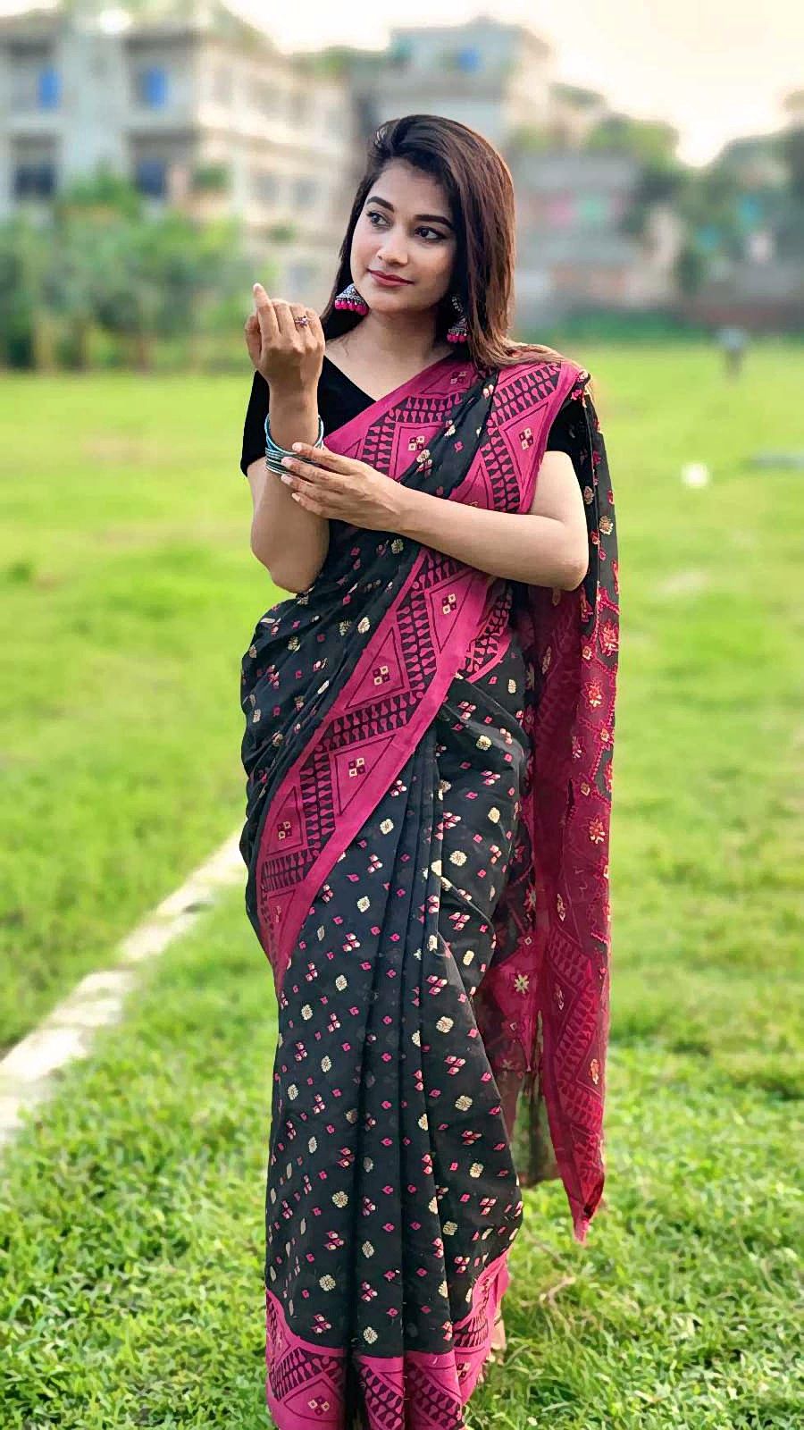 Jonaki Jamdani Saree (জোনাকি জামদানী শাড়ি)
