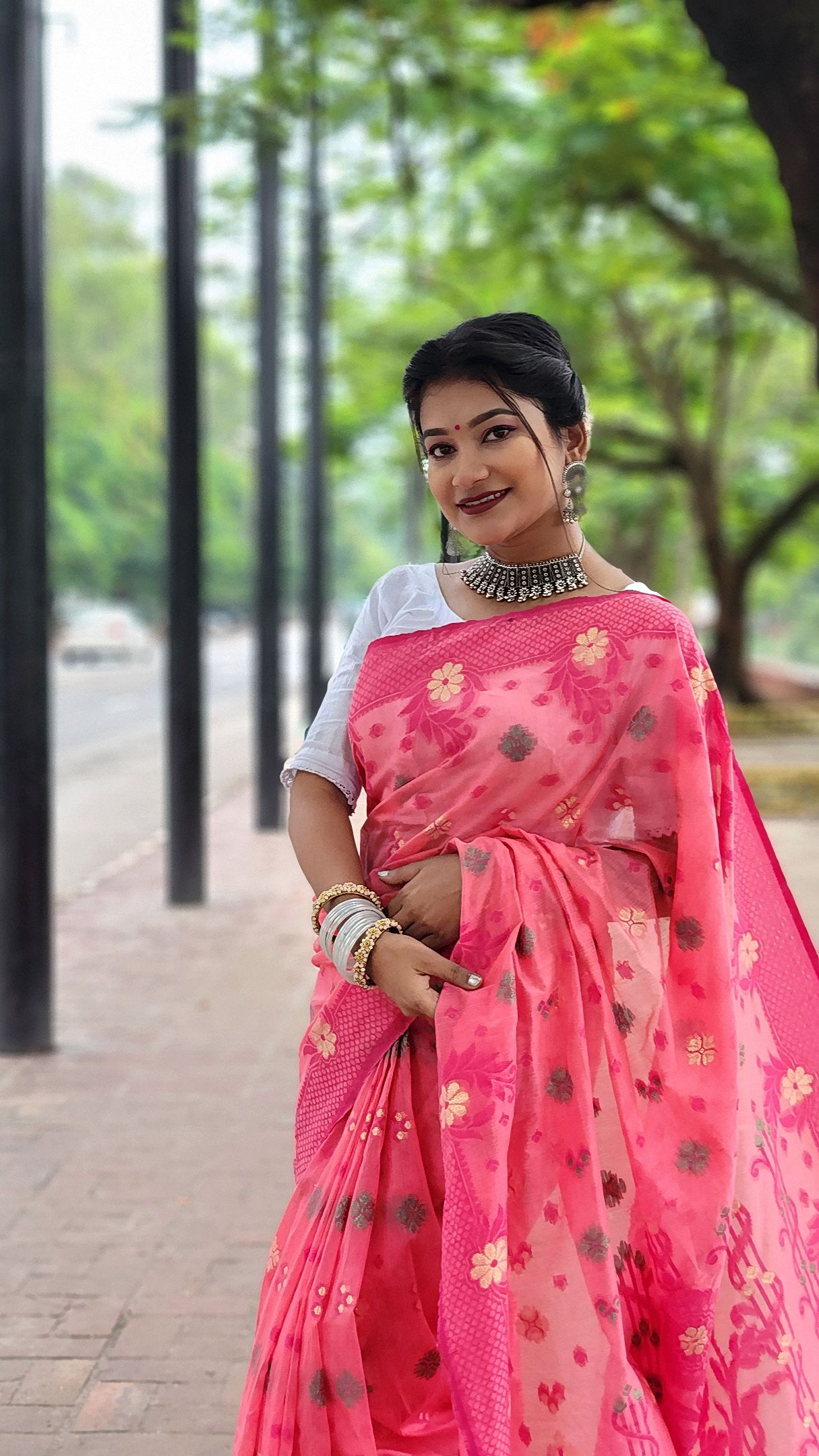 Fuler tura Jamdani Saree (ফুলের তোড়া জামদানী শাড়ি) - Image 2